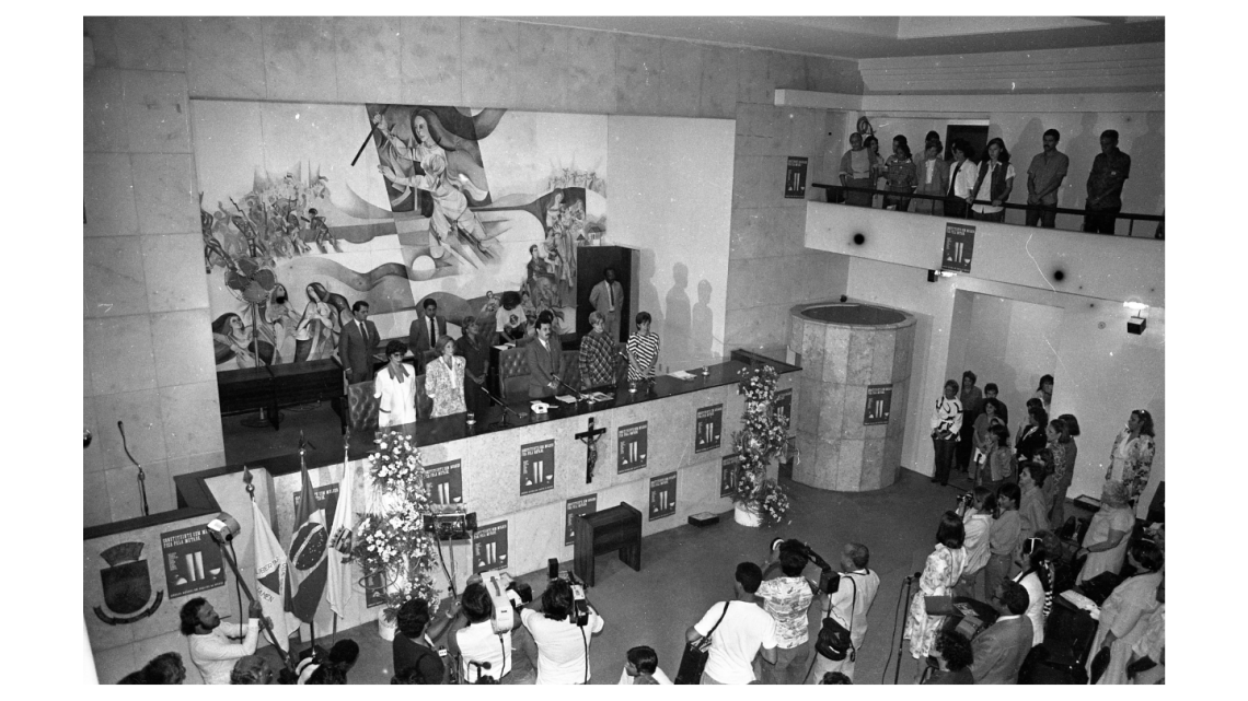 Visita da Deputada Ruth Escobar à Câmara Municipal de Belo Horizonte, na rua dos Tamoios, em evento sobre a participação das mulheres na constituinte. Sem data. Fonte: APCBH/ Fundo CMBH.