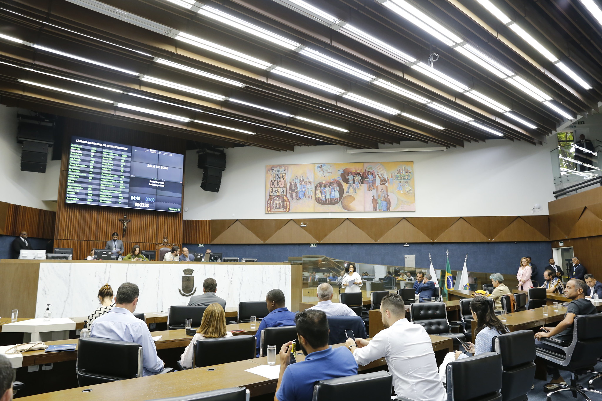 Câmara aprova PL que proíbe linguagem neutra em escolas de BH