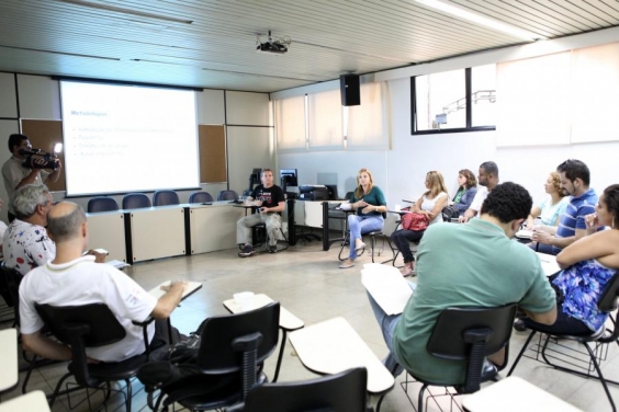 Professores recebem informações sobre Câmara Mirim