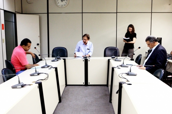 Vereadores Lúcio Bocão, Porfessor Ronaldo Gontijo e Joel Moreira Filho, em reunião da CLJ. Foto: Rafa Aguiar