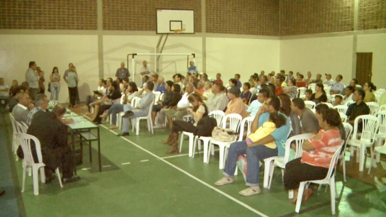 População, vereadores e autoridades discutem violência no Céu Azul