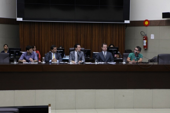 Marcelo Álvaro Antônio, Dr. Nilton, Professor Wendel e convidados debatem plano de carreira de ACEs e ACSs do município