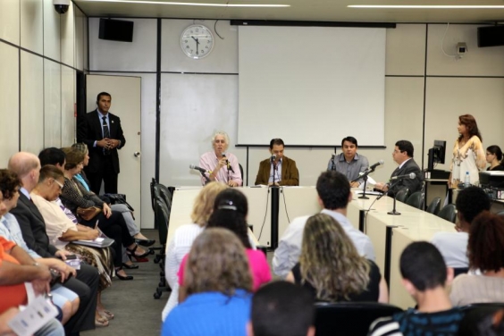Comissão de Direitos Humanos e Defesa do Consumidor discute violência contra a mulher