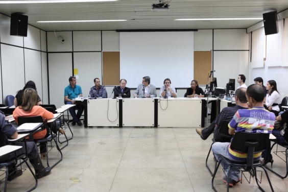 Em audiência pública, grupos carnavalescos questionaram a demora no repasse de recursos