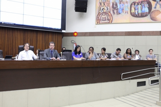 Representantes da Prefeitura, sindicatos e professores de Educação Infantil debateram plano de carreira