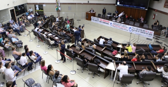 Servidores ocupam plenário por negociação salarial com a Prefeitura. Foto: Divulgação/CMBH