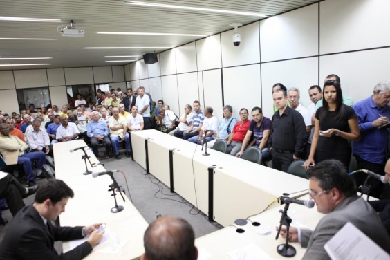 Em audiência, taxistas pediram mais segurança e possibilidade de transferência das concessões