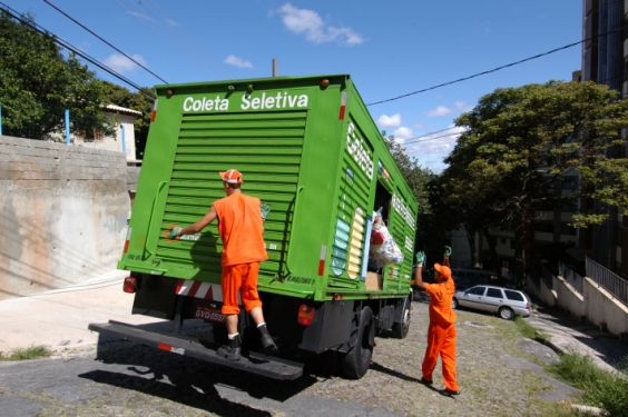 Serviço de coleta seletiva da PBH privilegia algumas regiões da cidade. Foto: Breno Pataro