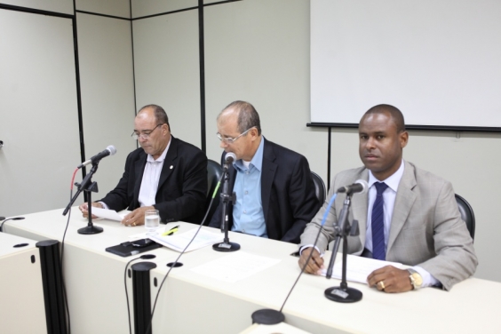 Administração Pública Em pauta aprova parecer a PL que cria área escolar de segurança