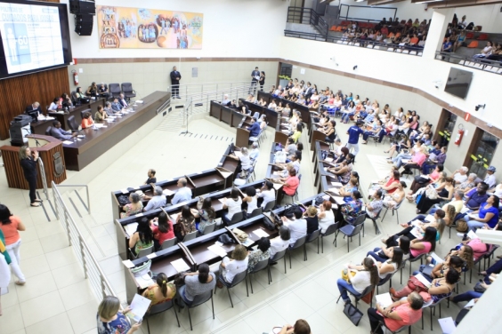 Especialistas defendem serviço de assistência diurna ao idoso. Foto: Bernardo Dias/CMBH
