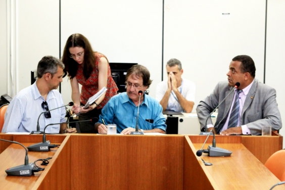 Sergio Fernando Pinho Tavares (PV), Ronaldo Gontijo (PPS) e Lúcio Bocão (PP), em reunião da CLJ. Foto: Rafa Aguiar