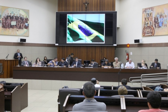 Vereadores Sapão, Jorge Santos, Gilson Reis (requerente) e Marcelo Aro debatem terceirização de serviços da Prodabel 
