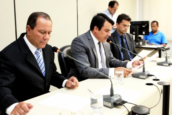 Vilmo Gomes (PSB), Jorge Santos (PRB) e Orlei (PTdoB), em reunião da Comissão de Orçamento. Foto: Rafa Aguiar