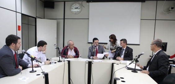 Pedro Patrus, Marcelo Aro, Dr. Sandro, Professor Wendel, Juliano Lopes e Bispo Fernando na Comissão de Administração Pública