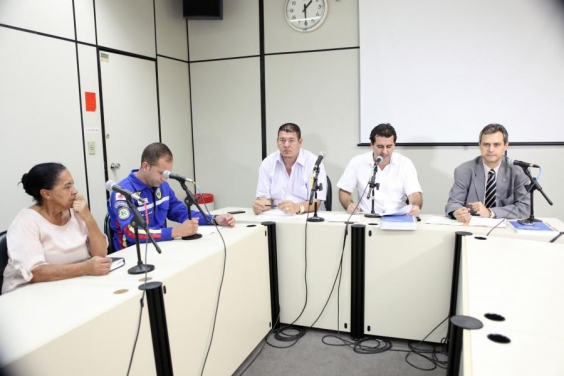 Vereadores Ivone Alves, de Rio Acima, Bim da Ambulância, Sapão, Dr. Nilton e Sérgio Fernando na reunião da Comissão de Saúde