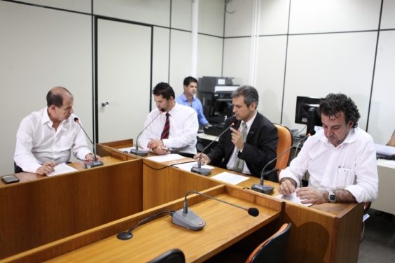 Cel. Piccinini, Adriano Ventura, Sérgio Fernando e Gilson Reis na reunião da Comissão de Orçamento. Foto: Mila MIlowsky
