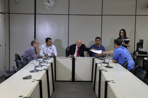 Heleno, Jorge Santos, Henrique Braga (presidente), Autair Gomes e Pedro Patrus na reunião da CPI (Divulgação CMBH)