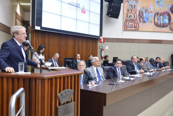 Reunião foi encerrada antes do previsto em função de protestos que interromperam a fala do prefeito - Foto: Bernardo Dias