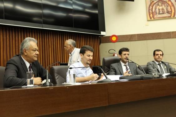 Projeto que beneficia taxistas tem redação final aprovada. Foto: Mila Milowiski/CMBH