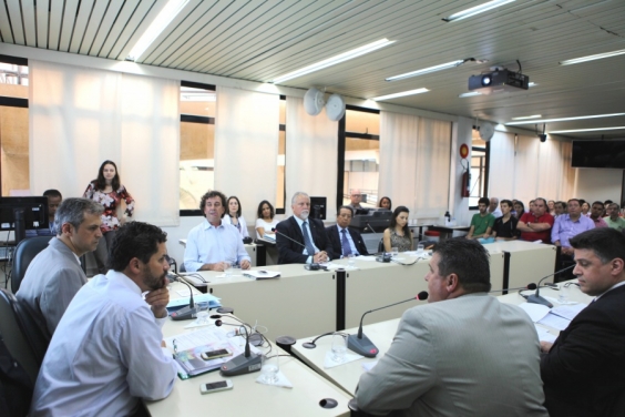 Câmara debate PL do Executivo que propõe aumento em impostos