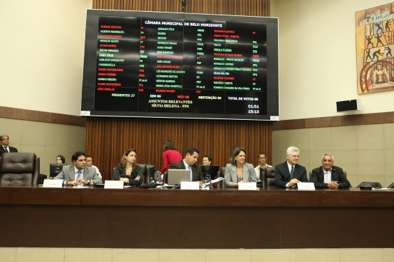Vereadores aprovam semáforos com contagem regressiva