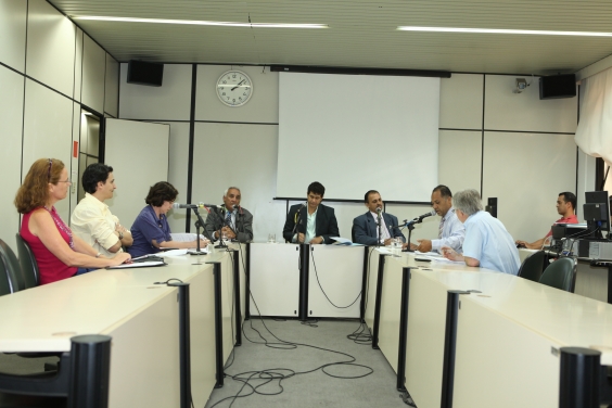 Audiência discute risco de câncer causado por bebidas quentes em copos de plástico