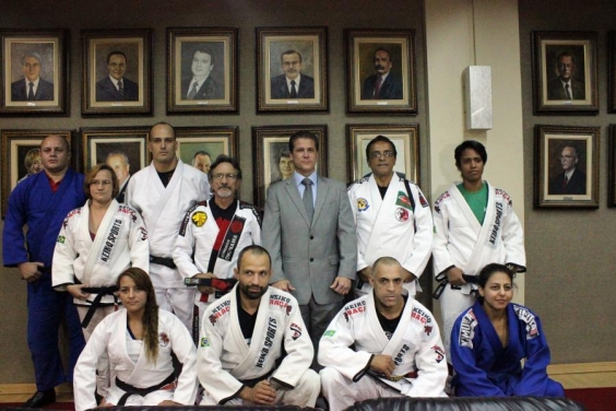 Léo Burguês recebeu integrantes da Liga Brasileira de Jiu-jitsu