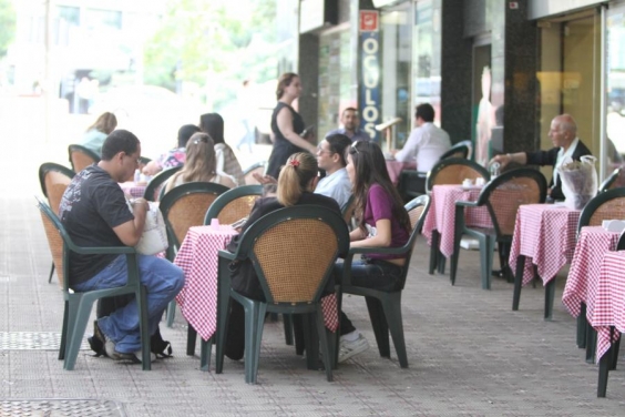 Audiência vai debater regulação de bares e restaurantes