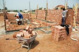 Para profissionais do setor, falta de diálogo e burocracia estariam atrasando e encarecendo obras em BH