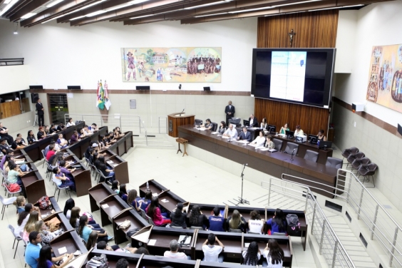 Parlamento Jovem: iniciativa da Câmara Municipal para aumentar a participação do segmento na política