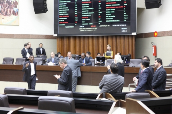 Mudanças na jornada dos servidores públicos e locação de imóvel pela PBH também entraram em discussão - Foto: Mila Milowski