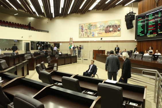 Vereadores retornam ao plenário e pedem agilização da votação dos projetos em pauta, paralisada durante o período eleitoral