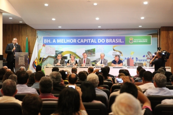 Sancionada lei que permite sucessão na exploração de táxis. Imagem: Mila Milowski
