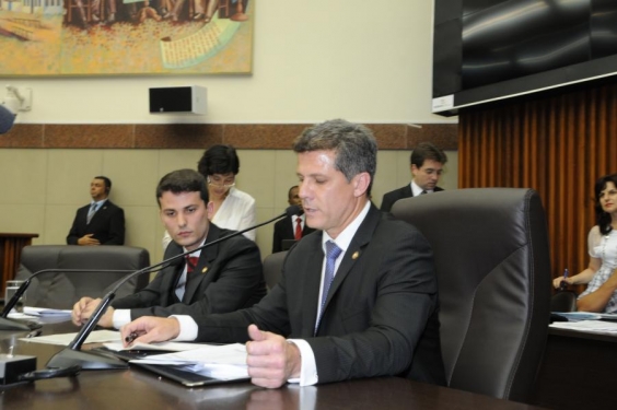 Léo Burguês em solenidade de posse e eleição da Mesa Diretora