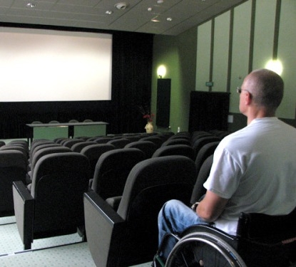 Projeto em análise garante assentos reservados à pessoa com deficiência - Foto:turismoadaptado.wordpress.com