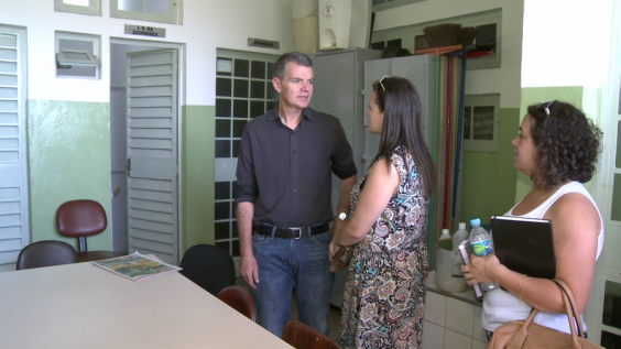 Em visita técnica, vereador ouviu usuários e funcionários do Centro de Saúde Teixeira Dias. 