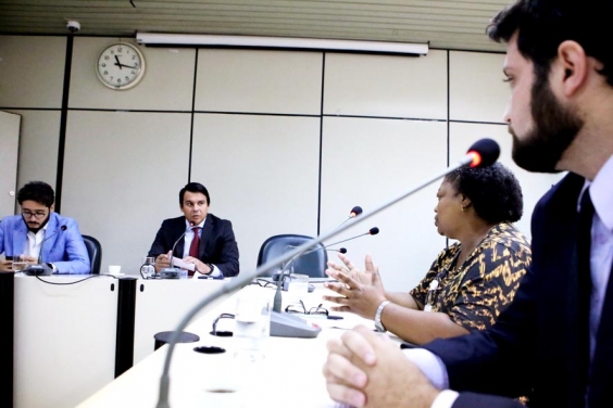 Comissão discute com representantes do Procon, em audiência, fiscalização insuficiente e preços abusivos e diferenciados cobrados por estacionamentos. Foto: Rafa Aguiar / Câmara de BH