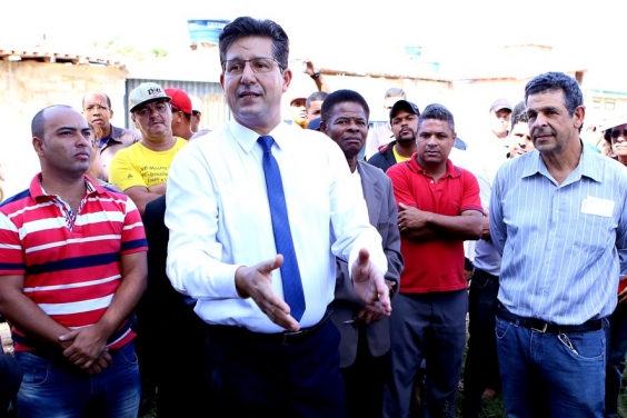 Vereador junto à comunidade no Bairro Novo Lajedo