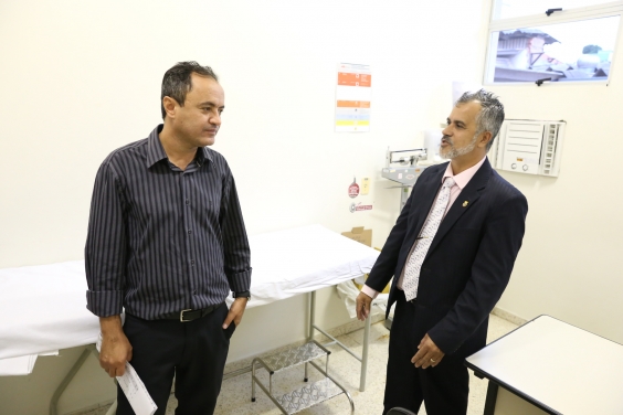 Vereadores Helio da Farmácia e Catatau da Itatiaia visitam Hospital Mario Penna. Foto: Abraão Bruck/ Câmara de BH
