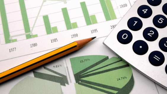 Calculadora e gráficos ilustram prestação de contas