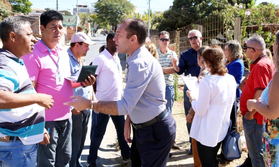 Vereador, comunidade e prefeitura, em visita técnica a trechos da Avenida Francisco Negrão de LIma