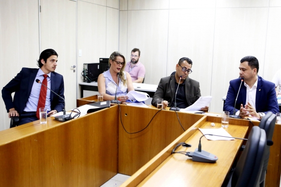Reunião da Comissão de Legislação e Justiça, nesta terça-feira (10/10), com a presença dos vereadores Autair Gomes, Irlan Melo, Nely, Jorge Santos e Doorgal Andrada