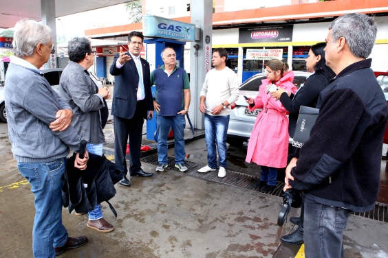 Comissão, BHTrans, Adminsitração Regional e moradores em visita técnica à Avenida Úrsula Paulino