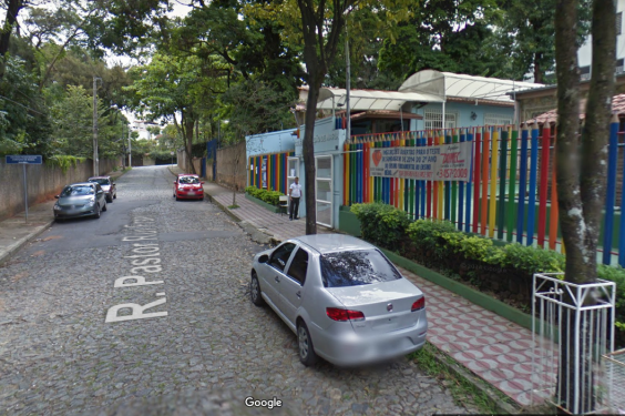Rua Pastor Rui Franco, em frente ao Colégio Franciscano Coração de Maria, no Bairro São João Batista