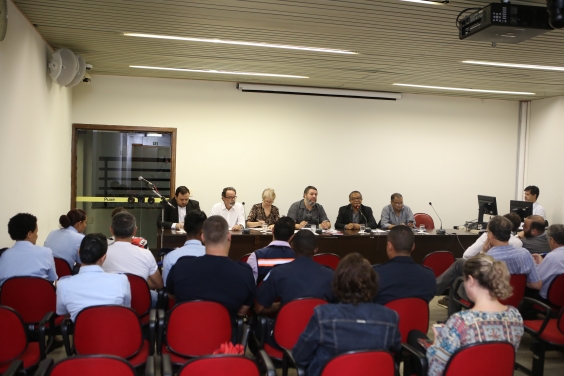Vereadores e cidadãos em debate sobre segurança pública na Câmara