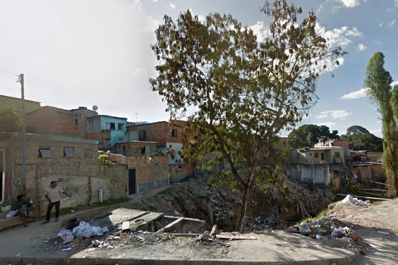 Rua Central, 272, entre Rua Coronel Antônio Lopes Coelho e Avenida Várzea da Palma, no Bairro Jardim Leblon