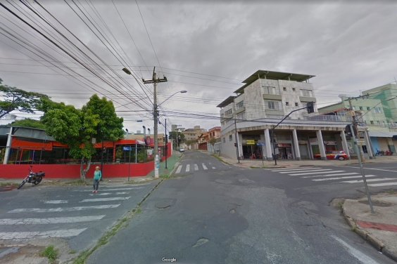 Cruzamento entre as ruas Apucarana e Sena Madureira, no Bairro Ouro Preto