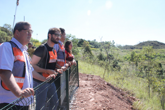 parlamentares em visita à Mina Capão Xavier em Macacos (MG)
