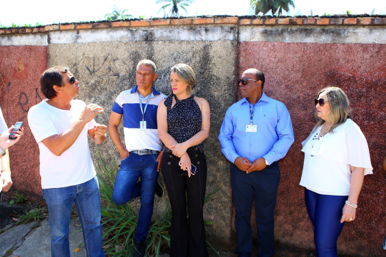 Presidenta da Câmara Municipal, vereadora Nely Aquino, Carlos Augusto Moreira, presidente do Consórcio de Recuperação da Pampulha, Marcos Vinicius da Silva, da BHTrans, e Neusa Fonseca, da Regional Pampulha, em visita técnica à Rua Raimundo Albergaria Filho, Bairro Copacabana, Região da Pampulha, nesta quarta-feiraq (30/10)