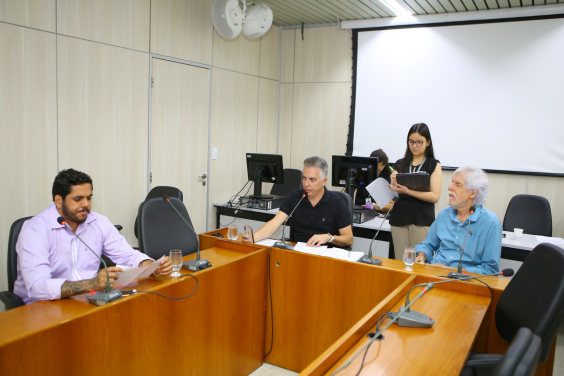 Vereadores Arnaldo Godoy, Álvaro Damião e César Gordin, em reunião da Comissão de Educação, Ciência, Tecnologia, Cultura, Desporto, Lazer e Turismo, nesta quinta-feira (7/11)